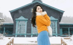 夫妻爬山孩子独留车内4小时